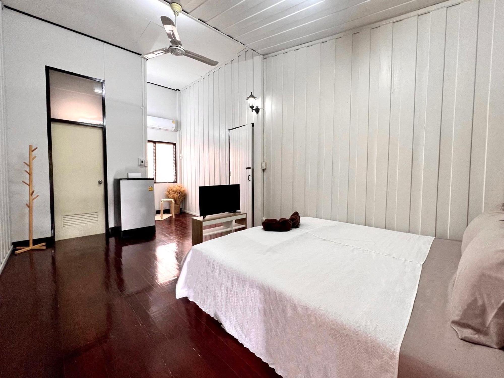 บ้านไทยไออุ่น Ayutthaya Extérieur photo